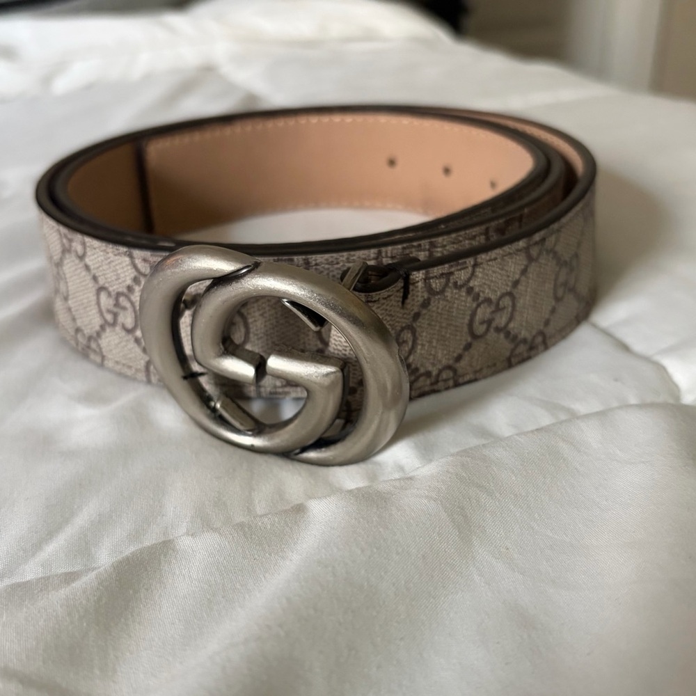 Authentic Gucci Beige Monogram Belt with Silver Buckle - Picture 4 of 7